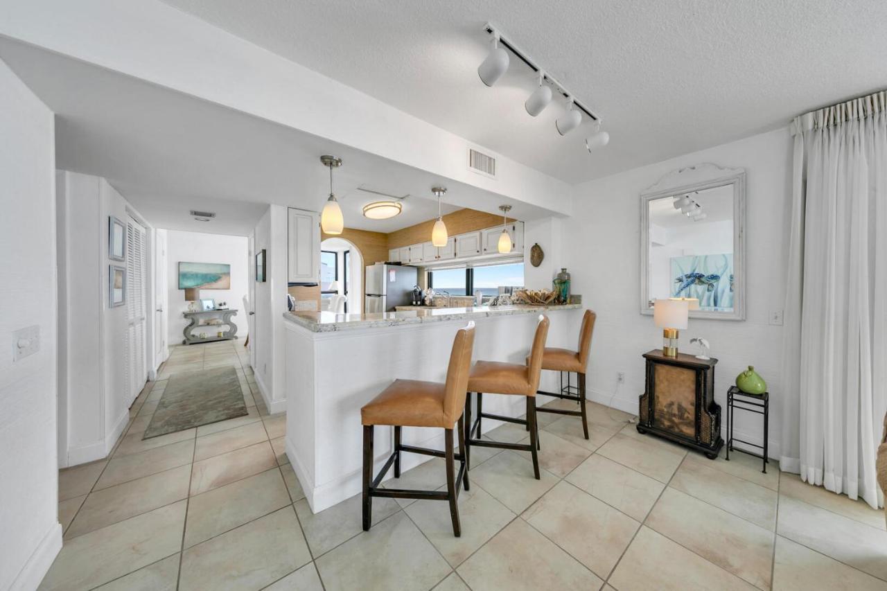 Mainsail 131 - Beachfront 2br With Free Seasonal Service Holiday home Destin