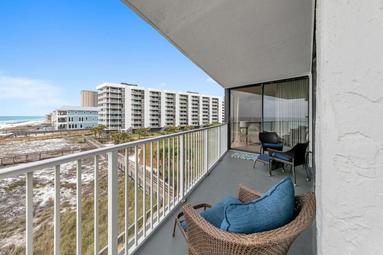 Mainsail 131 - Beachfront 2br With Free Seasonal Service Holiday home