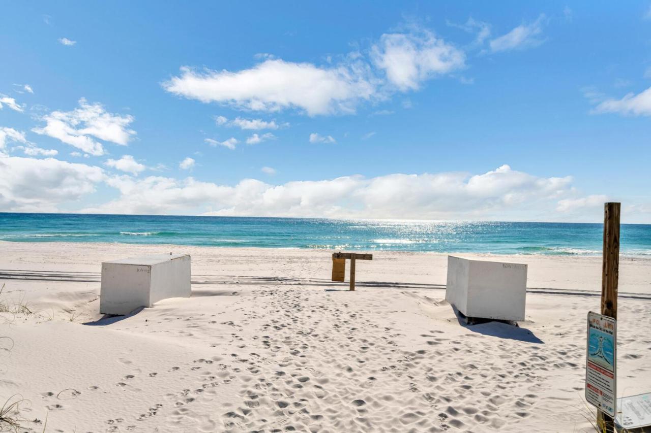 Mainsail 131 - Beachfront 2br With Free Seasonal Service Holiday home *