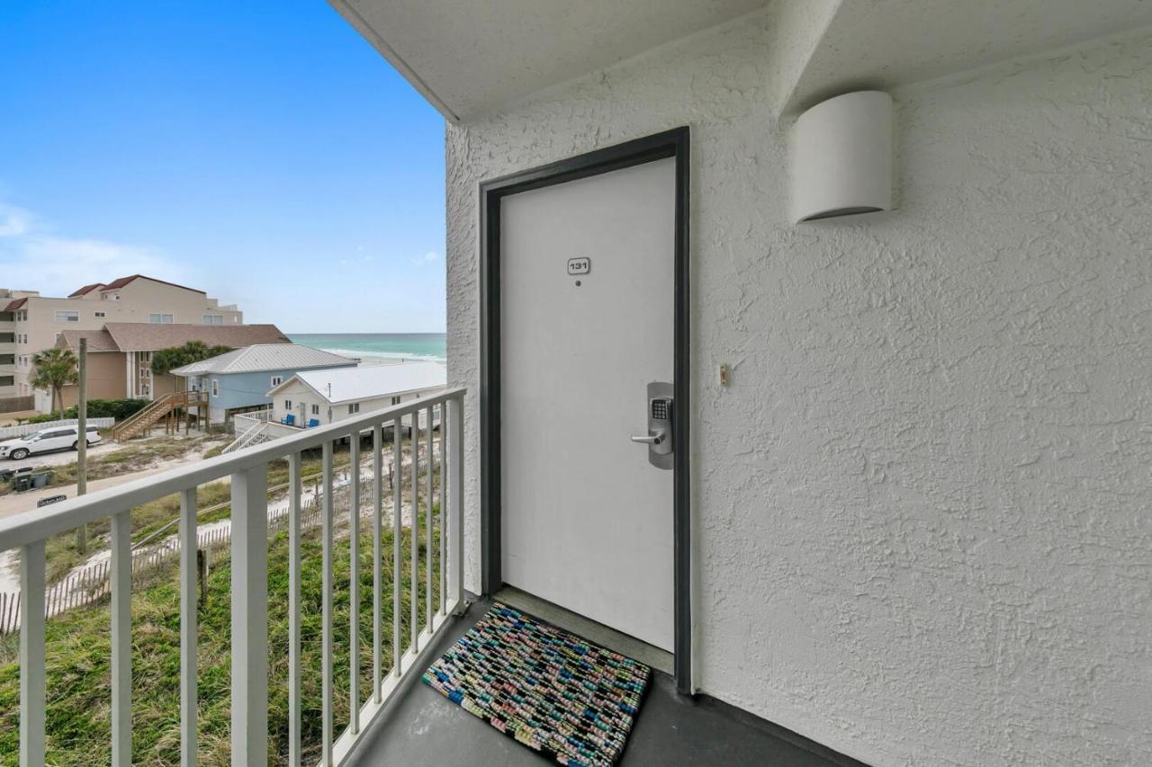 Mainsail 131 - Beachfront 2br With Free Seasonal Service *