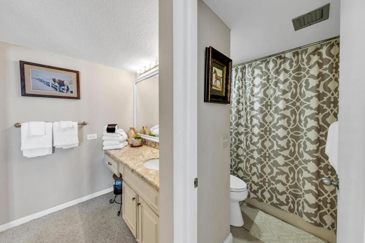 Mainsail 131 - Beachfront 2br With Free Seasonal Service Holiday home *